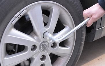 更换汽车轮胎的步骤