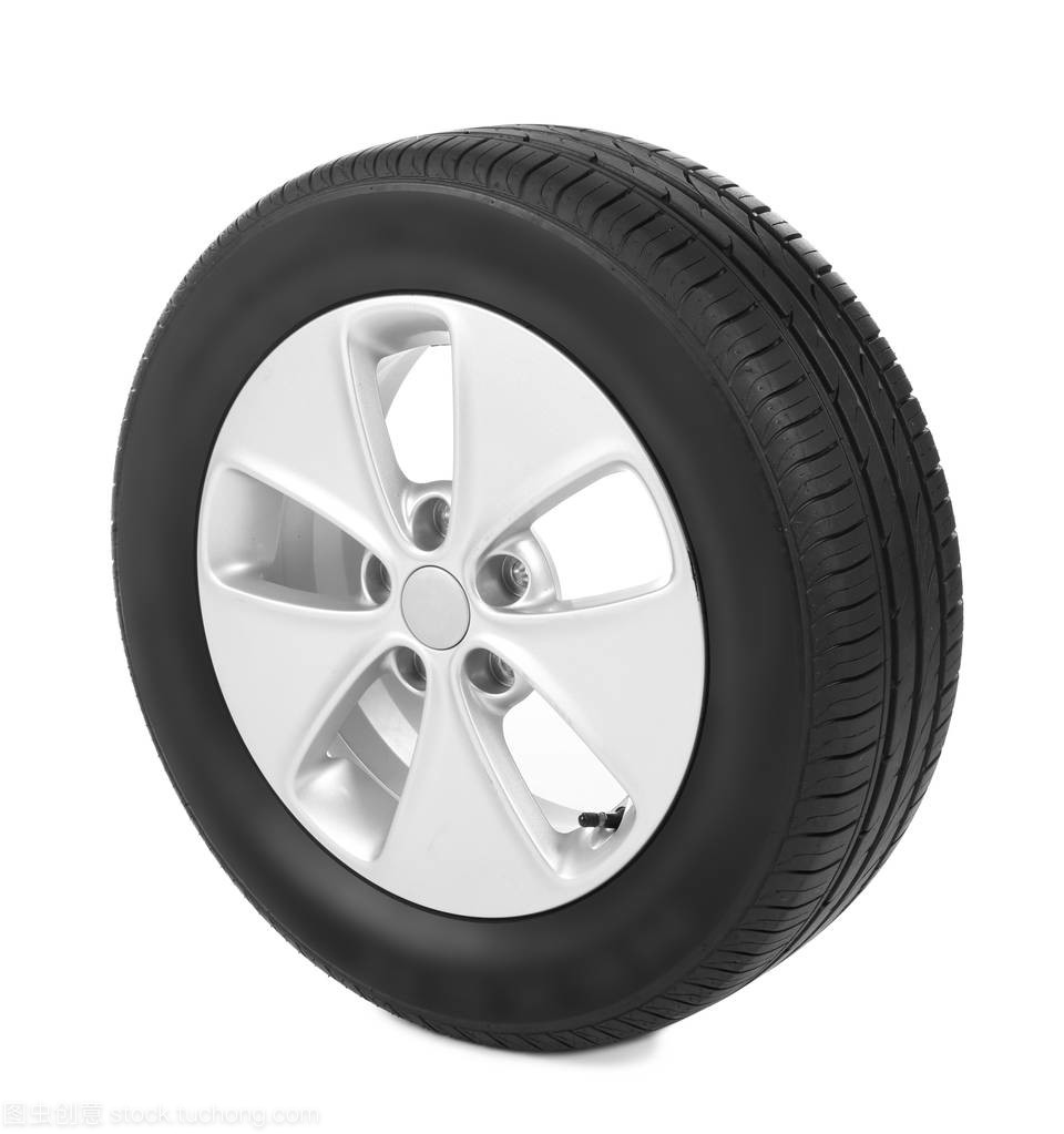 带轮辋的汽车轮胎白色背景