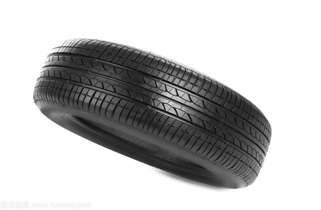 汽车轮胎在白色背景上